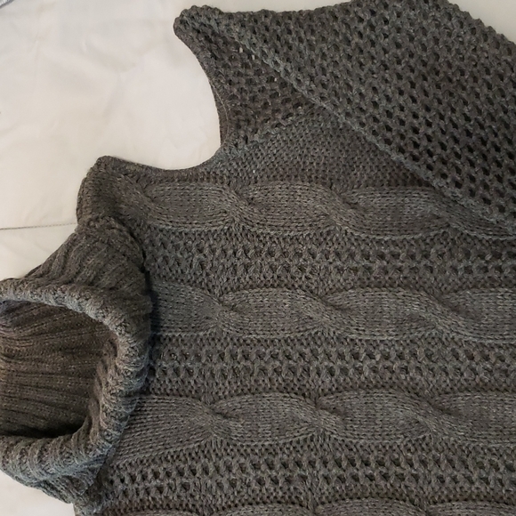 AMERICAN EAGLE Cold Shoulder Cable Knit Turtleneck Sweater Gray Size S - Picture 3 of 7